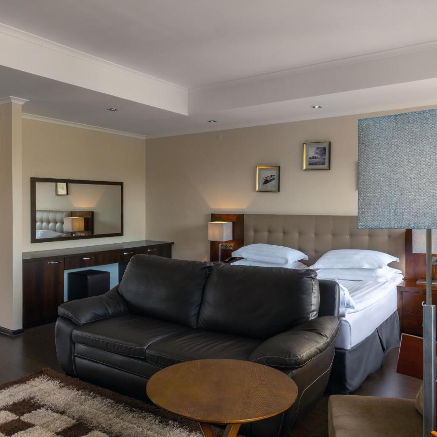 Park House Hotell Barmashino Eksteriør bilde